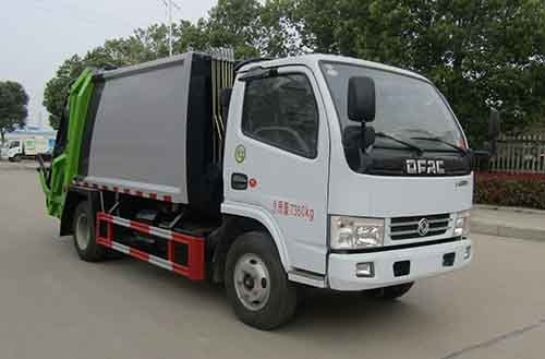 4X2 129hp Garbage Dump Truck 7360kg With Cloased Container
