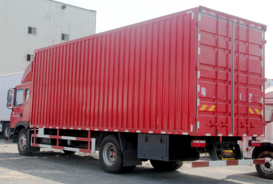 Diesel Cargo Delivery Truck Euro V Level Van Cargo Truck 4x2 Driving 5200mm Wheelbase