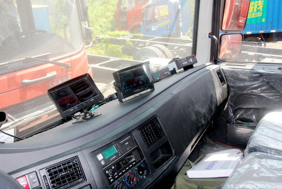 Diesel Cargo Delivery Truck Euro V Level Van Cargo Truck 4x2 Driving 5200mm Wheelbase