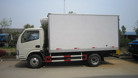 4T Loading Light Refrigerator Truck , Diesel Freezer Refrigerated Truck